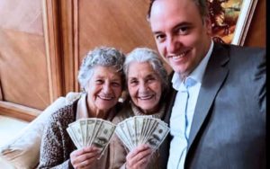 JUBILADAS PUDIENTES ADORNARON A ADORNI