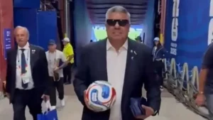 TAPIA: EL GORDITO QUE SE AFANÓ LA PELOTA